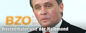 Das Schweigen zum Gipfelhalbmond / &copy;Bild: APA/Helmut Fohringer