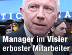 Barrikaden vor Verwaltungsgeb&auml;ude / &copy;Bild: Reuters