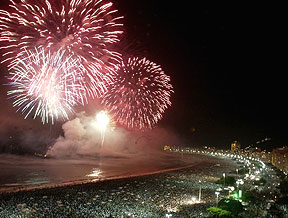Mehr als zwei Millionen Menschen warten in Rio auf das neue Jahr.