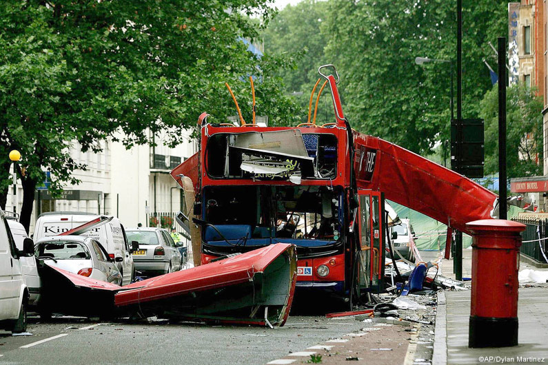 Zerstrter Bus nach dem Anschlag.